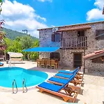 Merkezi Konumda Oezel Havuzlu Tas Villa Kinali (Aegean)