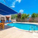 Villa Merkezi Konumda Oezel Havuzlu Tas Kinali (Aegean)