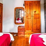 Merkezi Konumda Oezel Havuzlu Tas Villa Kinali (Aegean)