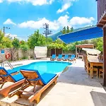 Villa Merkezi Konumda Oezel Havuzlu Tas Kinali (Aegean)