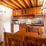 Villa Merkezi Konumda Oezel Havuzlu Tas