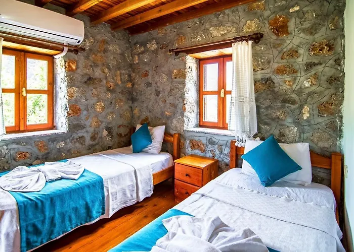 Merkezi Konumda özel Havuzlu Taş Kinali (Aegean)