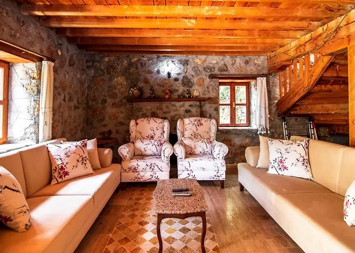Merkezi Konumda özel Havuzlu Taş Villa Kinali (Aegean)